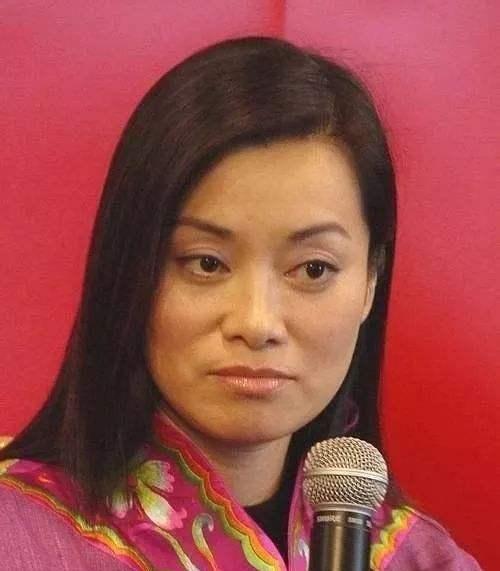 深度剖析:特寫(xiě)訪談勾勒毛阿敏結(jié)過(guò)幾次婚的情感軌跡與人生選擇