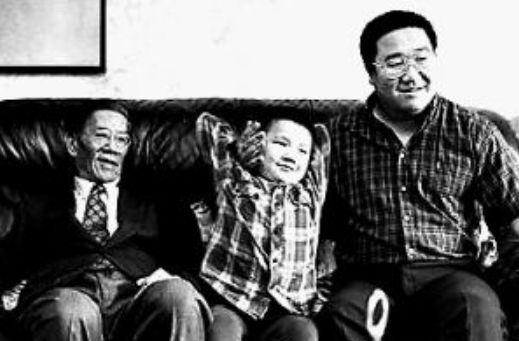 時空對話：英達簡歷個人資料背后的文化密碼探尋