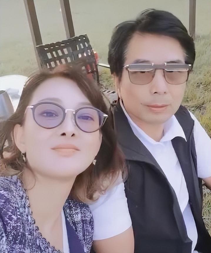 時(shí)空對(duì)話：探尋演員牛莉現(xiàn)任丈夫的隱秘畫(huà)像