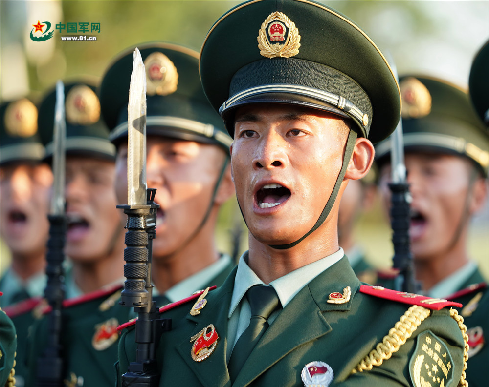 青蔥歲月里的軍旅夢想：武警警官學(xué)院招女生嗎？一場關(guān)于未來的對話