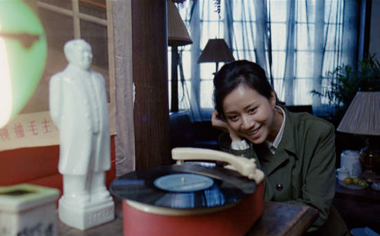 光影之外：一場(chǎng)關(guān)于賀軍翔邱澤對(duì)比照的深夜思辨