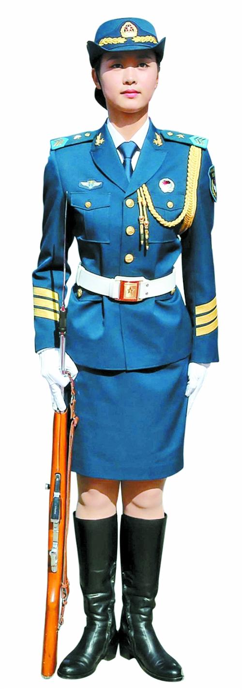 榮光之旅：一位紀(jì)錄片導(dǎo)演與中國人民解放軍儀仗隊(duì)女兵的深情對話