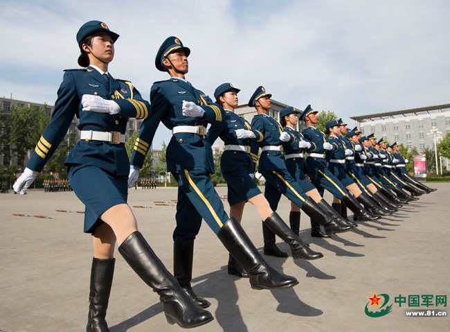 時(shí)光回廊的對(duì)話：探尋中國(guó)人民解放軍儀仗隊(duì)女兵名單背后的故事