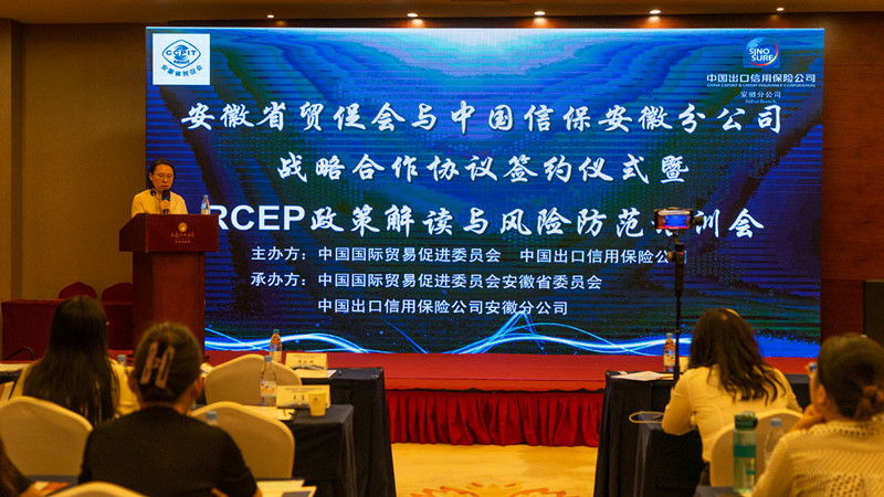 聚焦“2025年新澳門期期準(zhǔn)”：社會輿論熱點下的多維審視與爭議解析