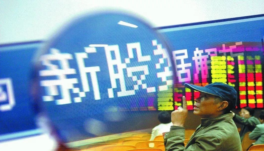 新澳門管家婆，揭秘期期中背后的秘密策略與智慧，揭秘新澳門管家婆期期中策略與智慧，背后的秘密與獨到之處